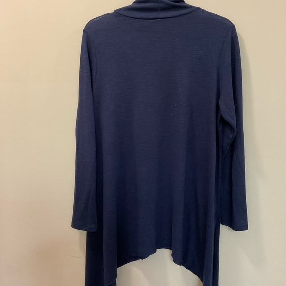 Disney Mock Neck Plus Size Pearls Little Mermaid Shark Bite Hem Top Size 2X - Picture 2 of 7